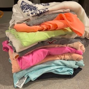 BUNDLE Basic T’s, tanks and more.Aray of colors,16